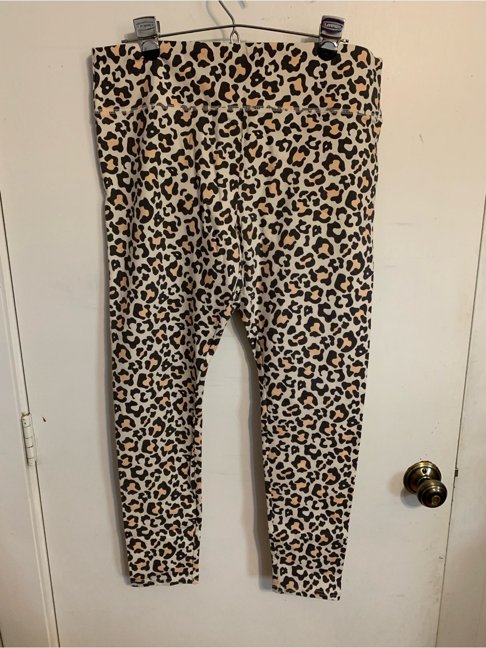 Women’s Capri leggings leopard print